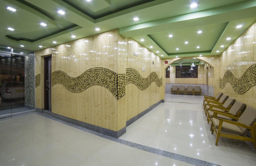 Hotel New Prince Inn Сринагар Экстерьер фото