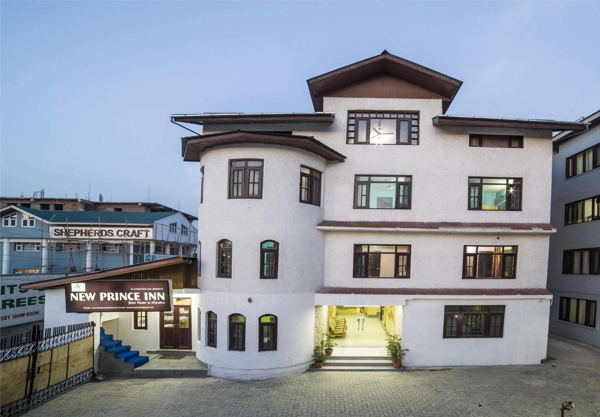 Hotel New Prince Inn Сринагар Экстерьер фото